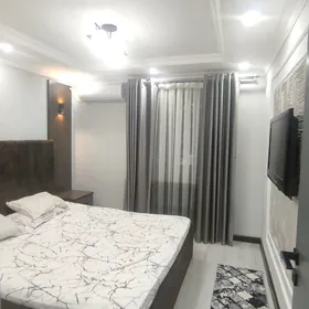 Центр 3 комнатная 2 этаж