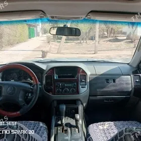 Mitsubishi Montero 2002