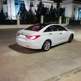 Hyundai Sonata 2011