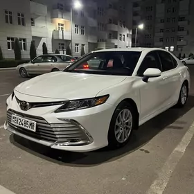Toyota Camry 2021