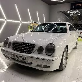 Mercedes-Benz E320 2001