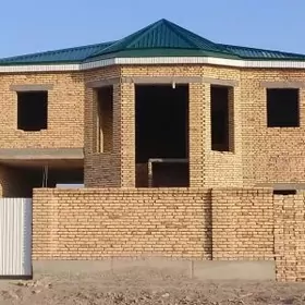 Satlyk göterilen 2 etajli jaý