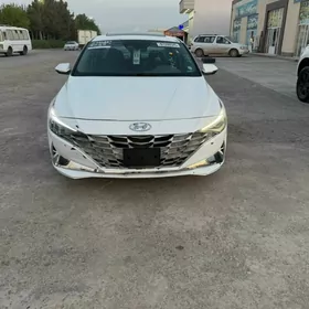 Hyundai Elantra 2022