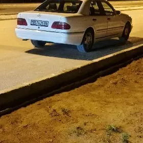 Mercedes-Benz E320 1999