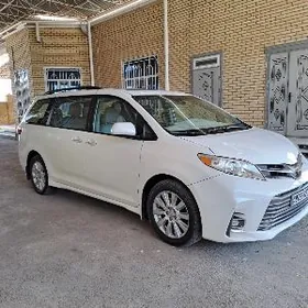 Toyota Sienna 2019