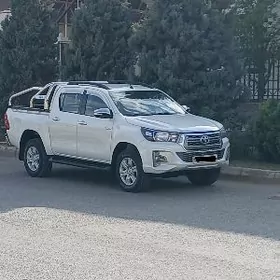 Toyota Hilux 2016