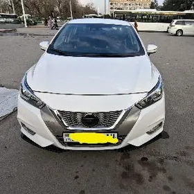 Nissan Versa 2021