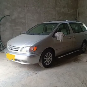Toyota Sienna 2002