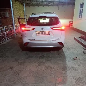 Toyota Highlander 2020