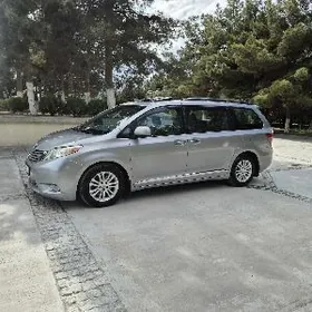 Toyota Sienna 2016