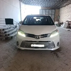 Toyota Sienna 2018
