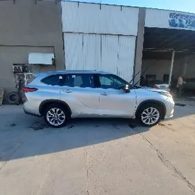 Toyota Highlander 2021