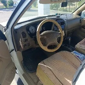 Nissan Pathfinder 1999