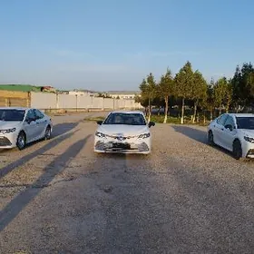 Toyota Camry Hybrid 2021