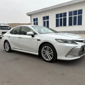 Toyota Camry 2021