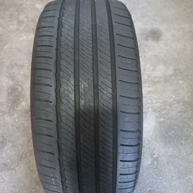 235 40 19 . MICHELIN