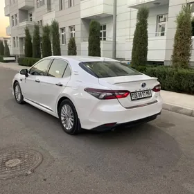 Toyota Camry 2021
