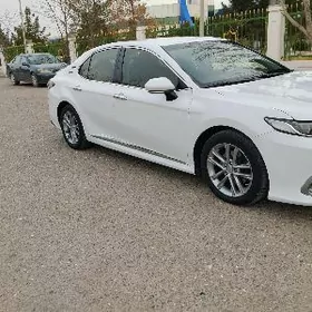 Toyota Camry Hybrid 2021