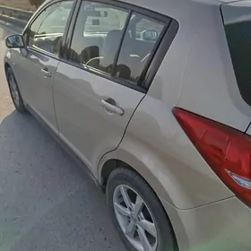Nissan Tiida 2008