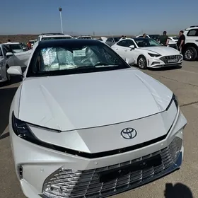 Toyota Camry Hybrid 2025