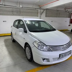 Nissan Versa 2011