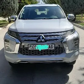 Mitsubishi Pajero 2020