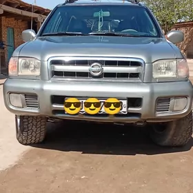 Nissan Pathfinder 2000