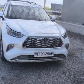 Toyota Highlander 2021