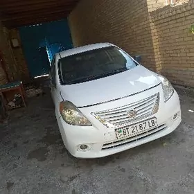 Nissan Versa 2011