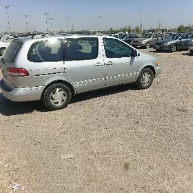 Toyota Sienna 2002