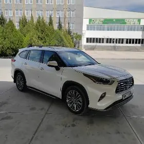 Toyota Highlander 2021