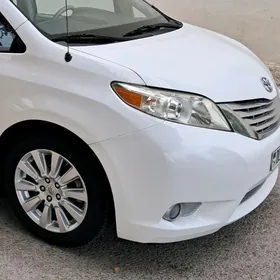 Toyota Sienna 2012