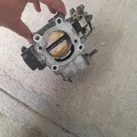 nissan maksima zaslonka