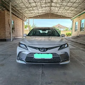 Toyota Camry 2021