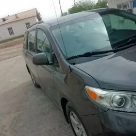 Toyota Sienna 2010