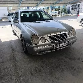 Mercedes-Benz E320 2000