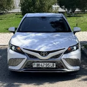 Toyota Camry 2021