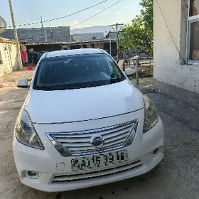 Nissan Versa 2013