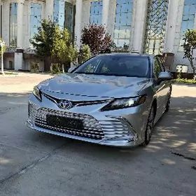Toyota Camry 2021