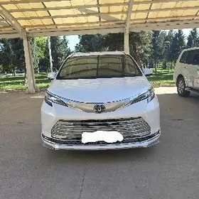 Toyota Sienna 2022