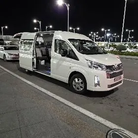 Toyota Hiace 2026