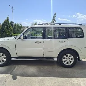 Mitsubishi Pajero 2013