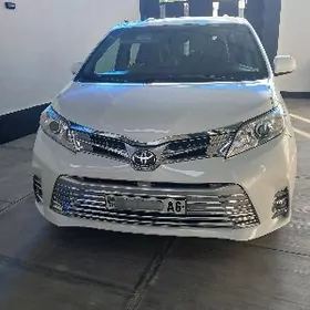 Toyota Sienna 2018