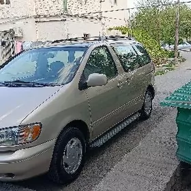 Toyota Sienna 2000