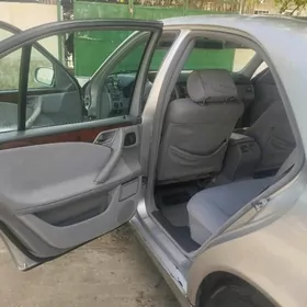 Mercedes-Benz 230E 2001