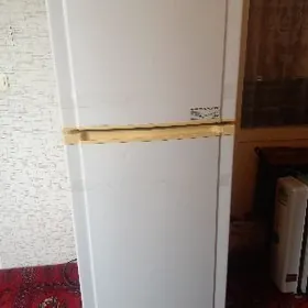 Холодильник Samsung