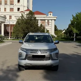 Mitsubishi Pajero 2020