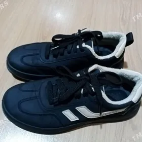 Б/у кроссовки