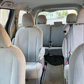 Toyota Sienna 2012