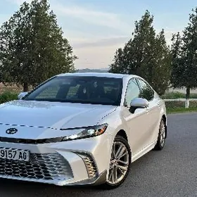 Toyota Camry 2025